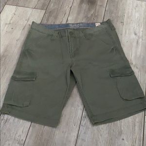 Lucky Brand cargo shorts size 6/28